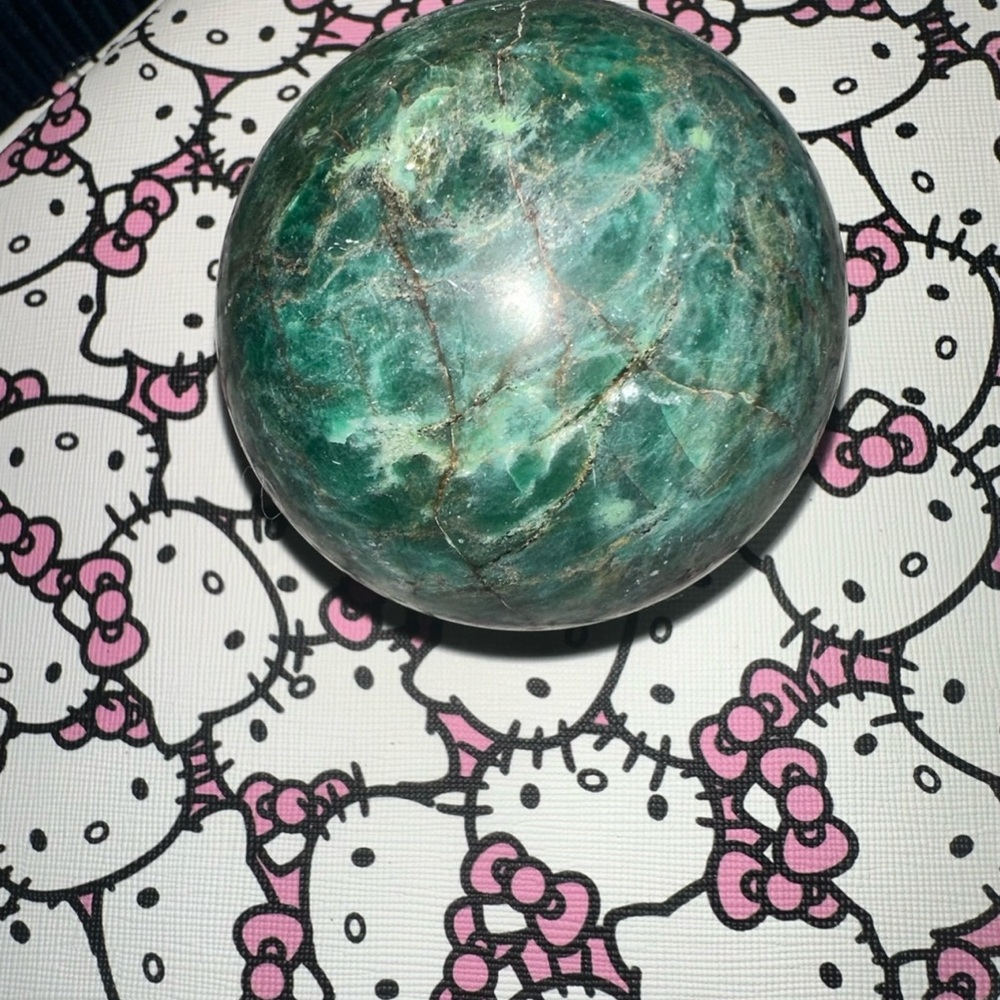 Beautiful green emerald sphere 🟢✨ decluttering:)